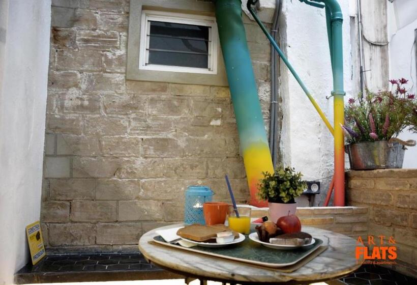 سرير فى غرفة مشتركه, Art&flats Hostel