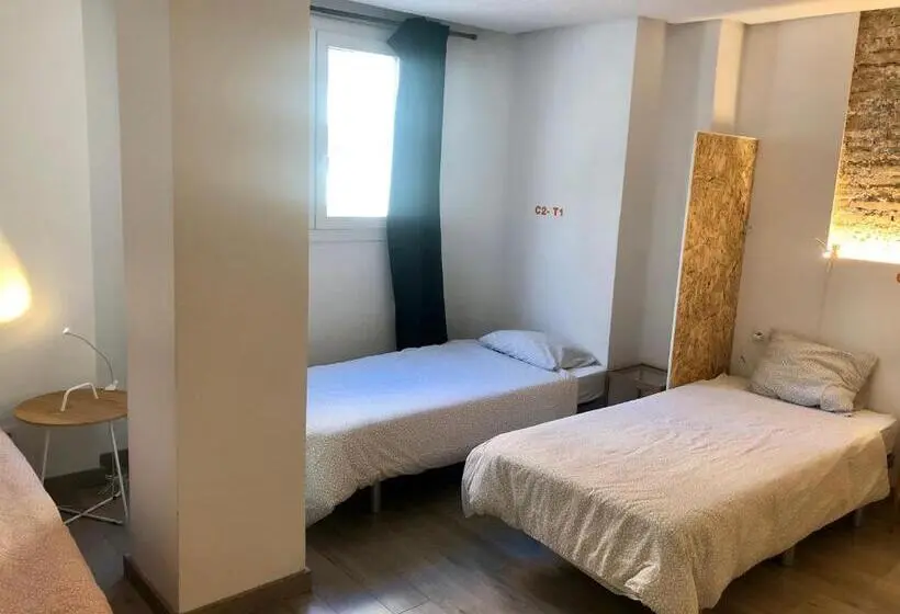 تختخواب در اتاق مشترک, Art&flats Hostel