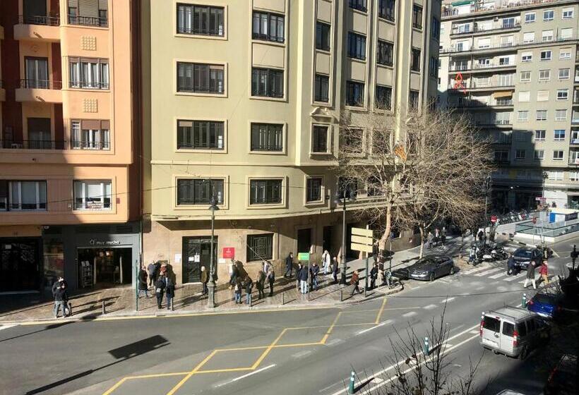 سرير فى غرفة مشتركه, Art&flats Hostel