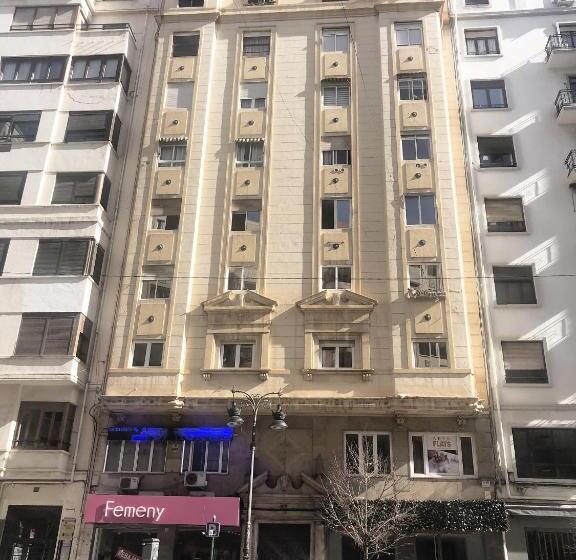 سرير فى غرفة مشتركه, Art&flats Hostel
