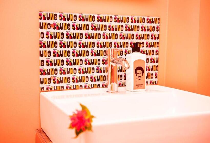 غرفة قياسية, Bruno