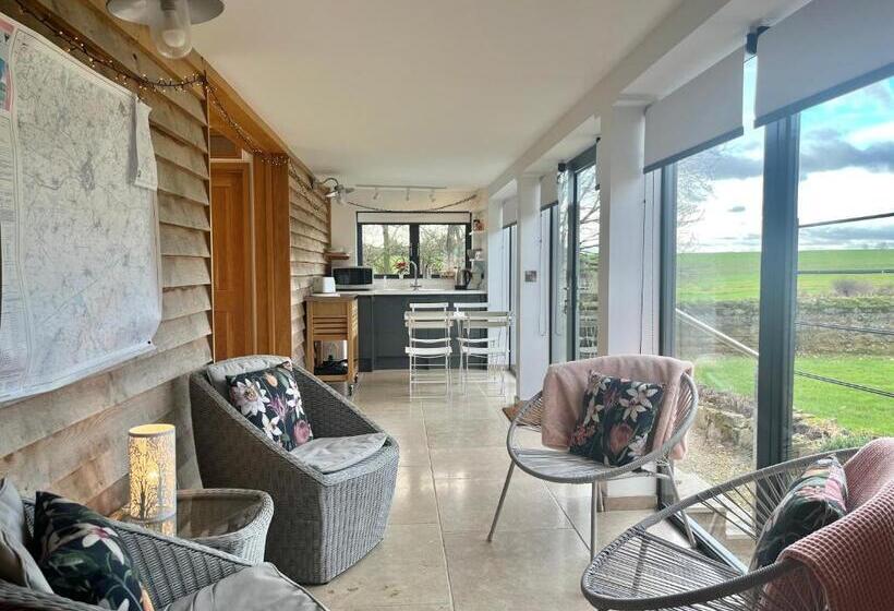 Апартаменты 1 Спальня Нижний Этаж, Hedges House