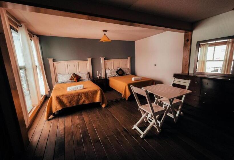 Studio Standard, Hostal Mago