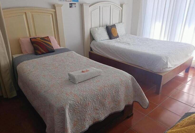 Pokój Standard Trzyosobowy, Hostal Mago