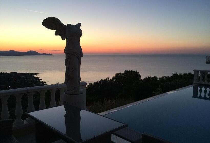 غرفة قياسية مطلّة علي البحر, Villa Goonie