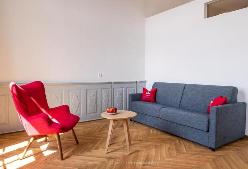 スタンダードスタジオ, Schlosshotel Horneck