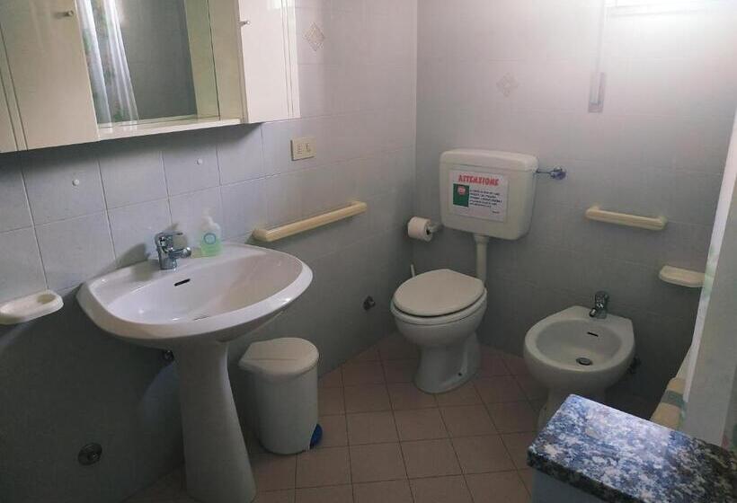 اتاق استاندارد با سرویس بهداشتی مشترک, B&b L Uva Fragolina