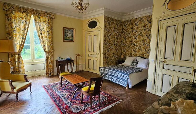 Номер Стандарт Вид на Сад, Château De Montpatey