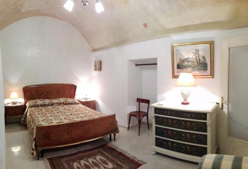 דירת חדר, Palazzo Del Salto