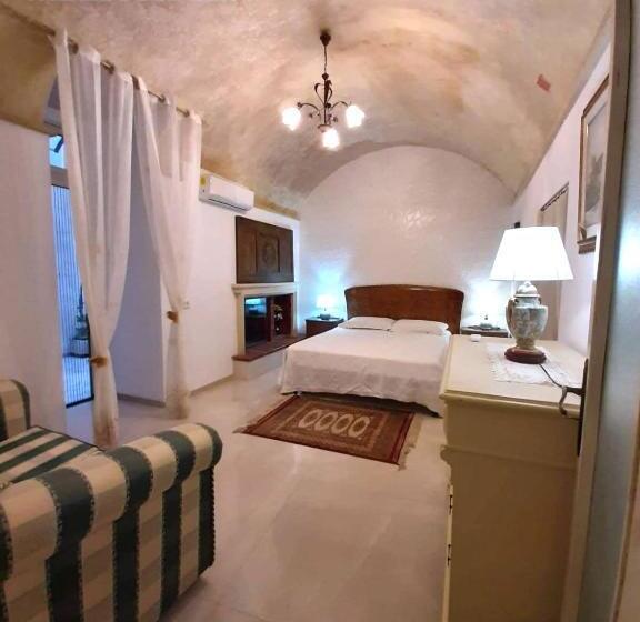 דירת חדר, Palazzo Del Salto