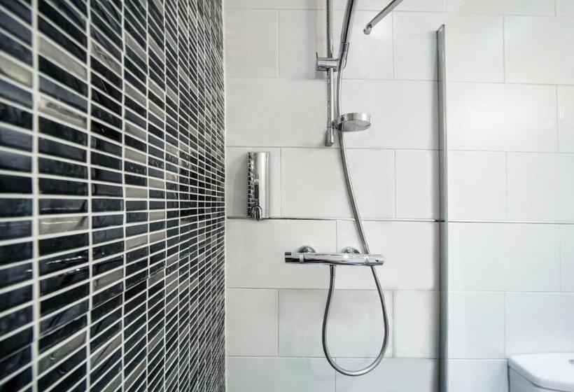 غرفة قياسية ثلاثية, Mentone