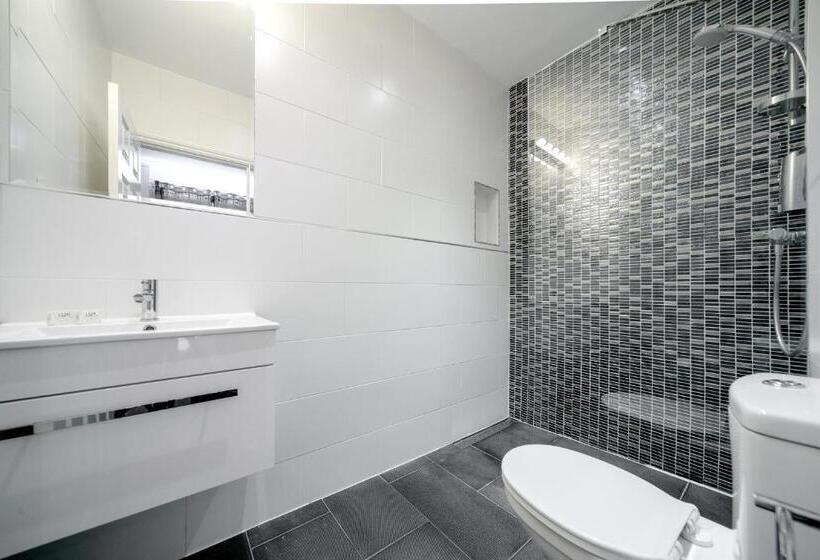 غرفة قياسية ثلاثية, Mentone