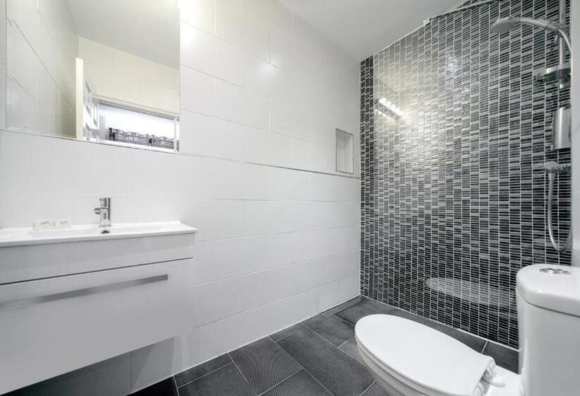 غرفة عائلية, Mentone