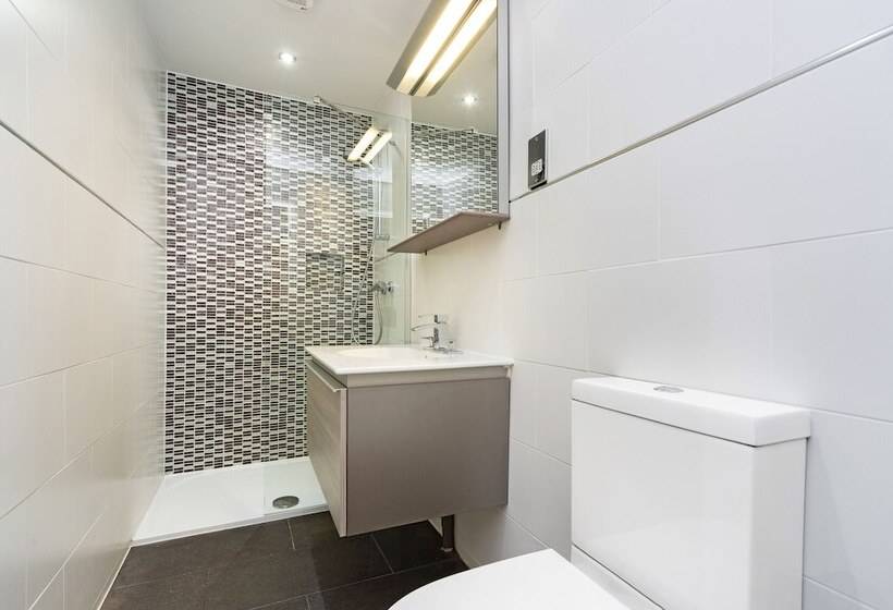 غرفة عائلية, Mentone