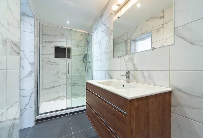 غرفة قياسية, Mentone