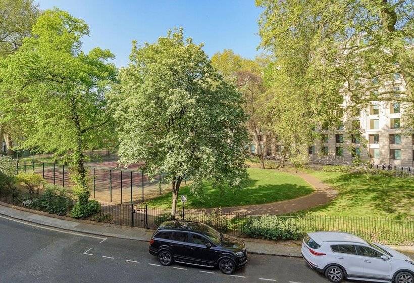 غرفة قياسية رباعية, Mentone