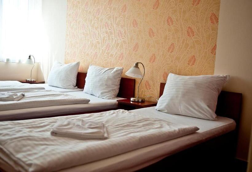 スタンダードトリプルルーム, Canada Hotel Budapest