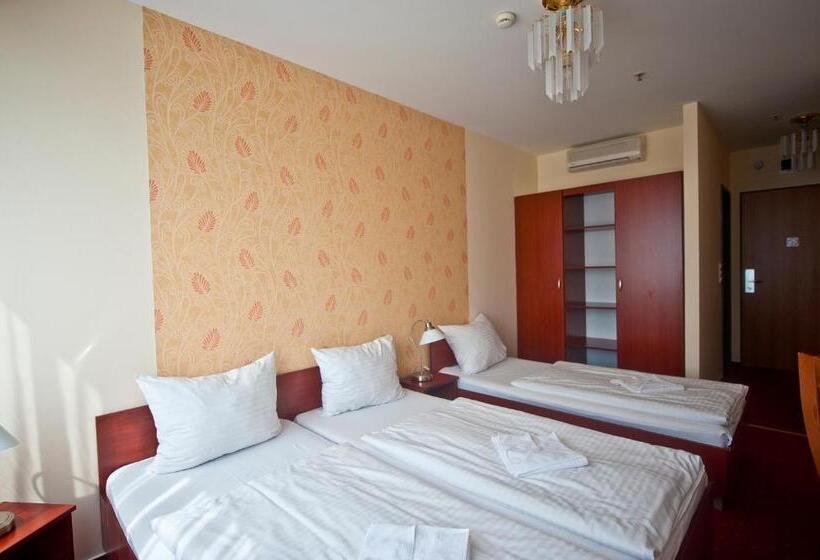 スタンダードトリプルルーム, Canada Hotel Budapest