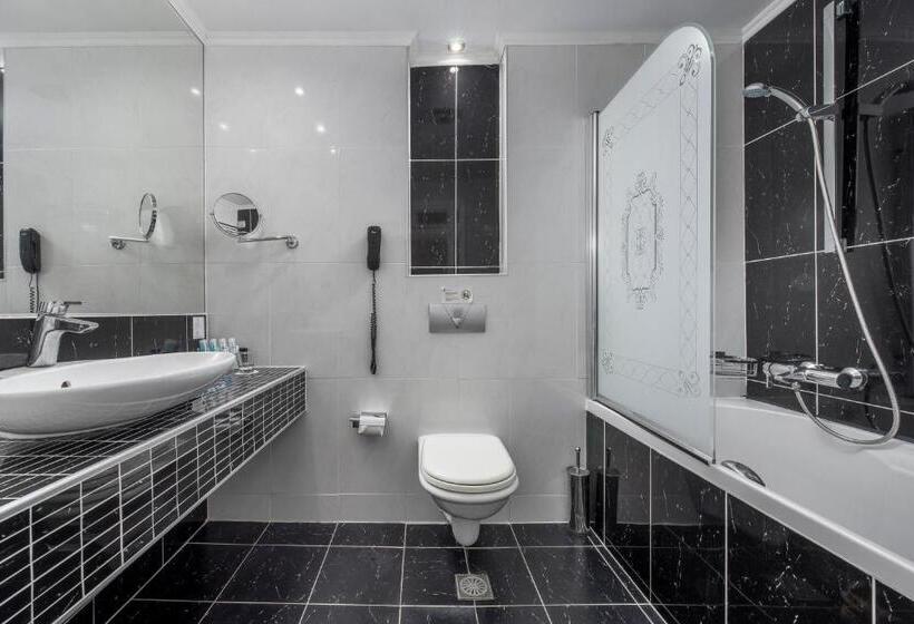 Семейный Номер Вид на Сад, Elinotel Apolamare