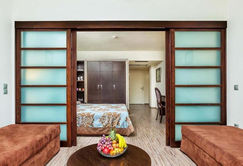 Семейный Номер Вид на Сад, Elinotel Apolamare