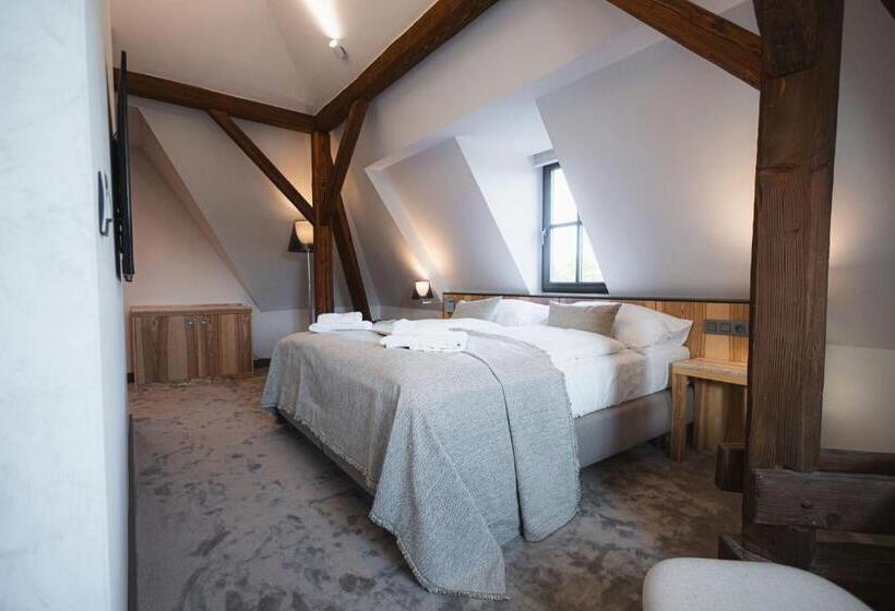 اتاق اکونومی, Albrecht