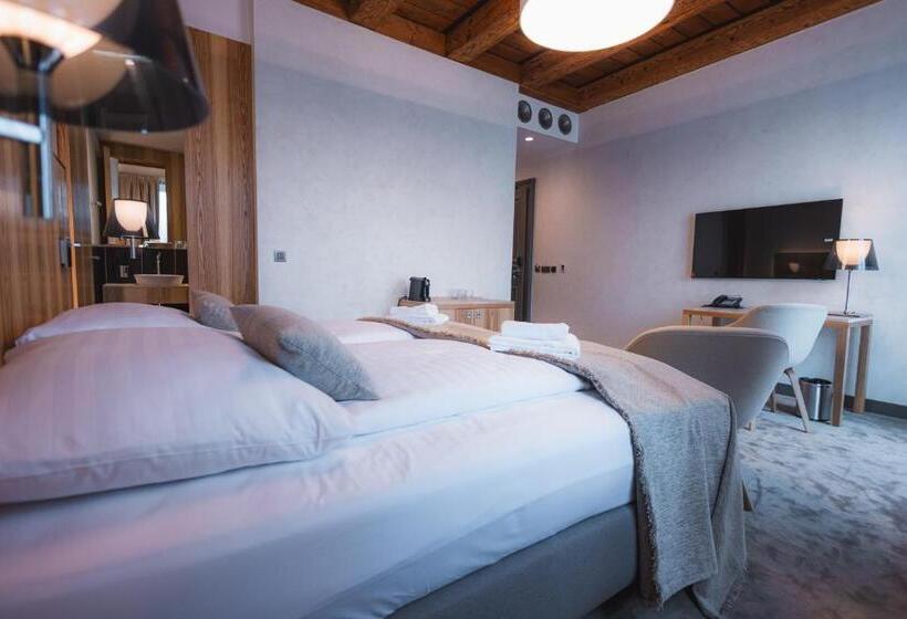 اتاق اکونومی, Albrecht