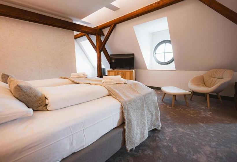 اتاق سوپریور, Albrecht