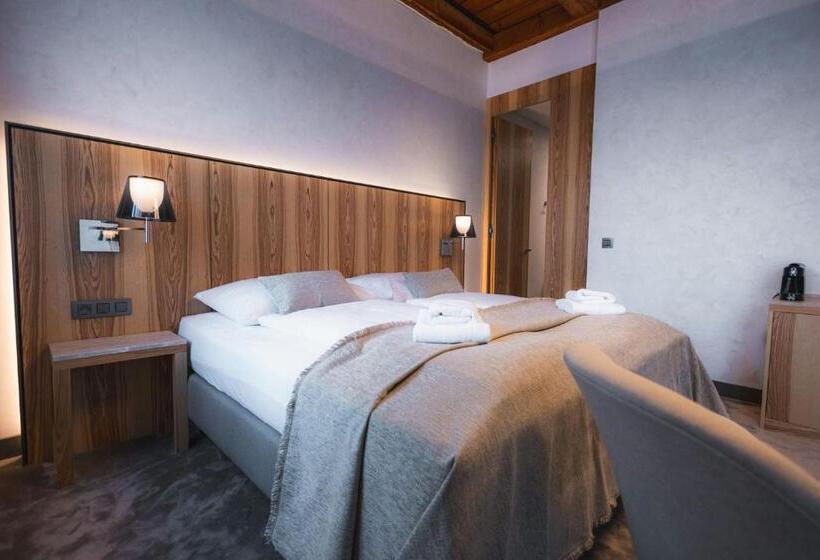 اتاق سوپریور, Albrecht