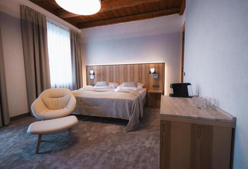 اتاق سوپریور, Albrecht