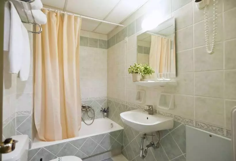 Chambre Triple Standard, Artemis