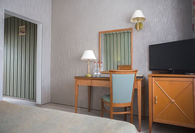 컴포트 룸, Best City