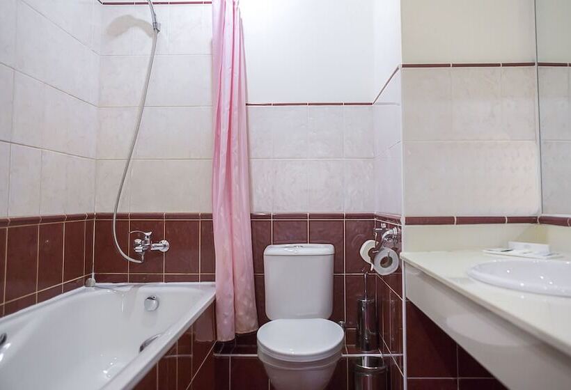 컴포트 룸, Best City