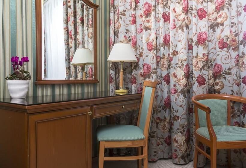 컴포트 룸, Best City