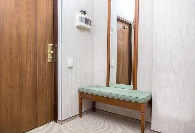 컴포트 룸, Best City