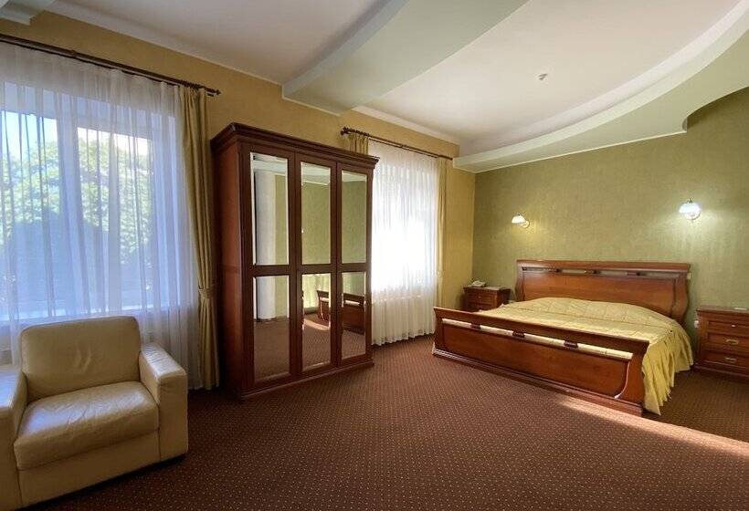 استودیوی لوکس, Diligence