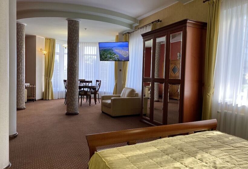 استودیوی لوکس, Diligence