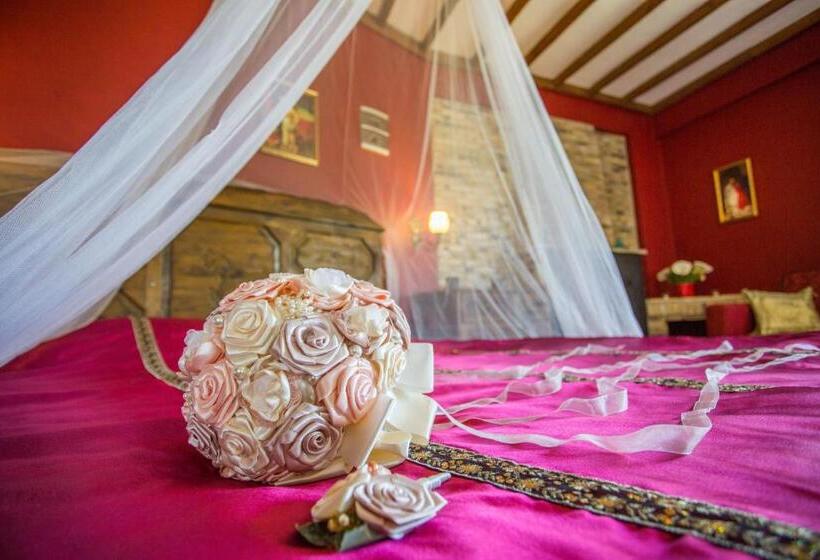 Suite, Ephesus Boutique