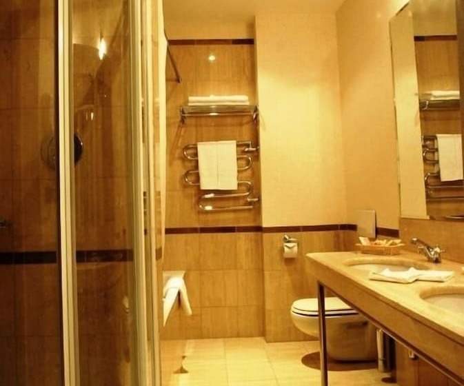 اتاق استاندارد, Oksana