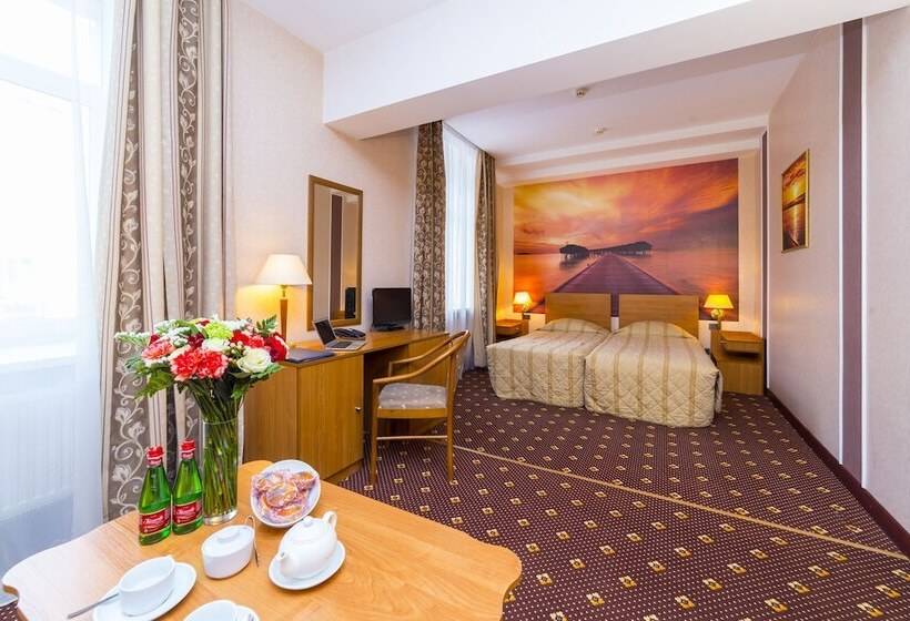 اتاق استاندارد, Oksana