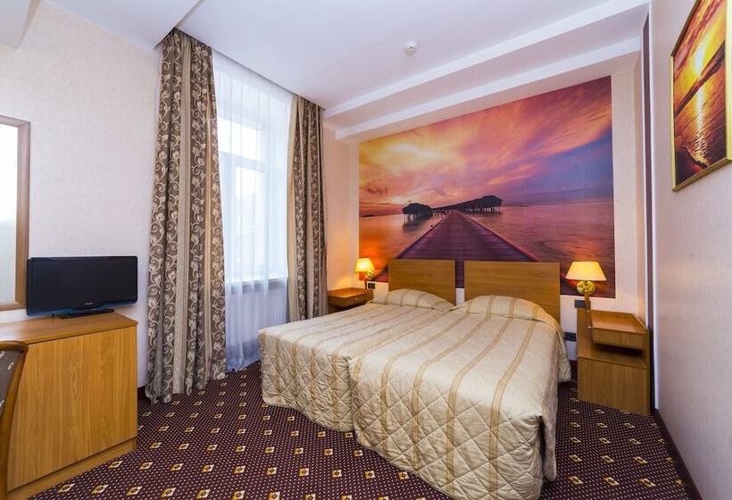 اتاق استاندارد, Oksana