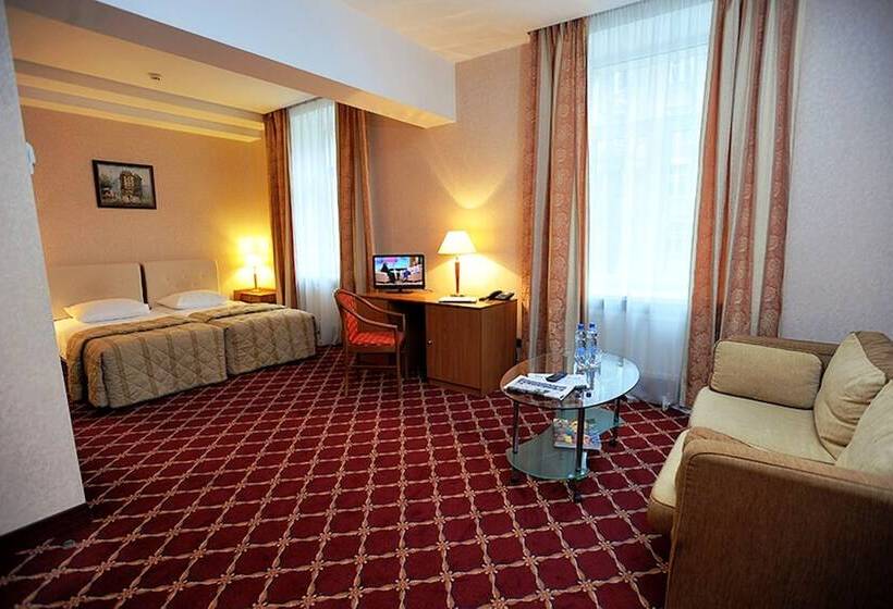 اتاق استاندارد, Oksana