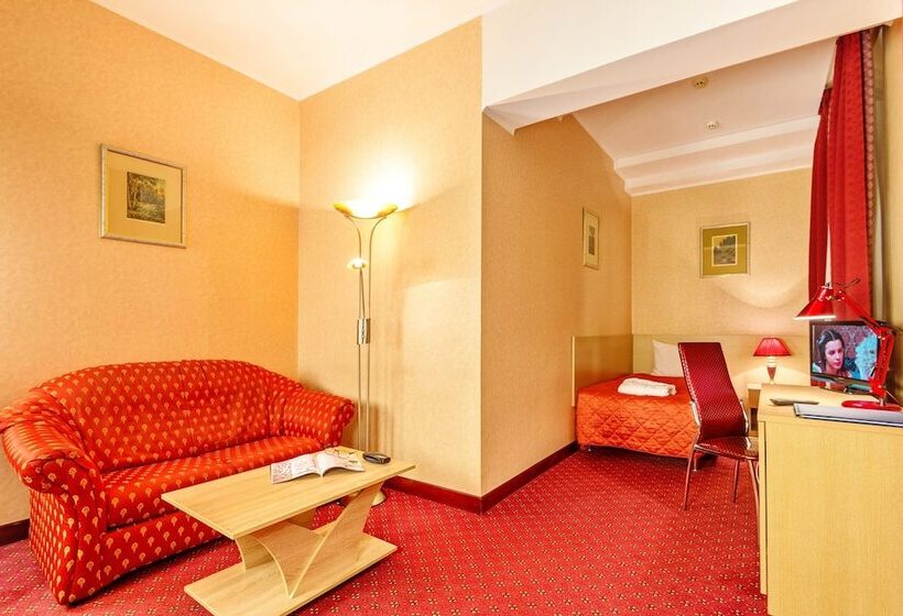 اتاق استاندارد یک نفره, Oksana