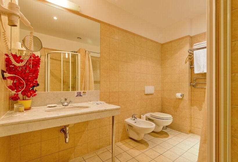 اتاق راحتی, Oksana