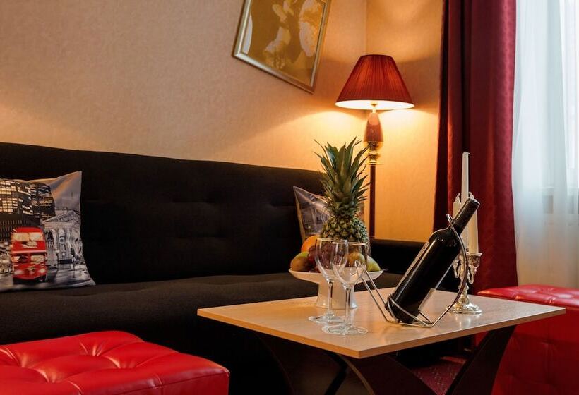 اتاق راحتی, Oksana