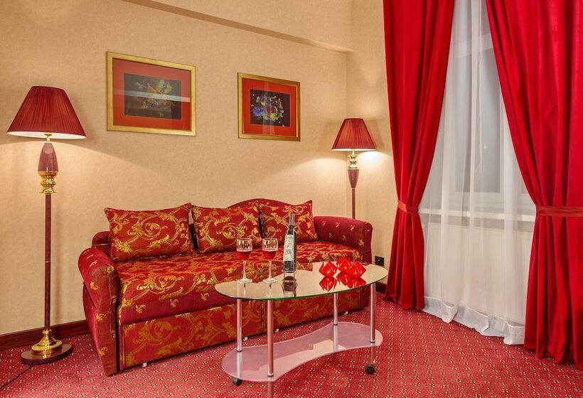 اتاق راحتی, Oksana