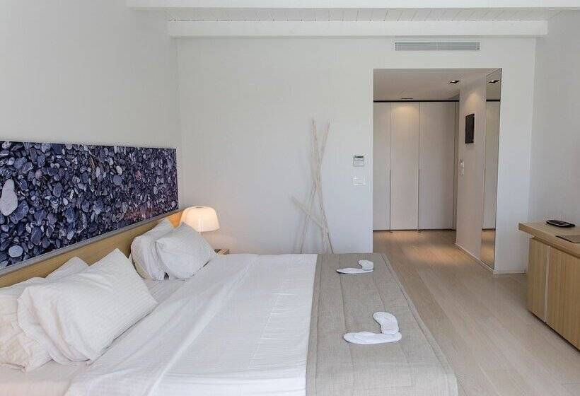 Номер Deluxe Вид на Бассейн, Patmos Aktis, A Luxury Collection Resort & Spa, Greece