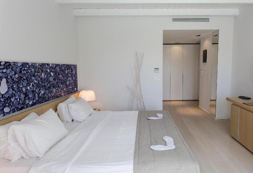 Номер Deluxe Вид на Бассейн, Patmos Aktis, A Luxury Collection Resort & Spa, Greece