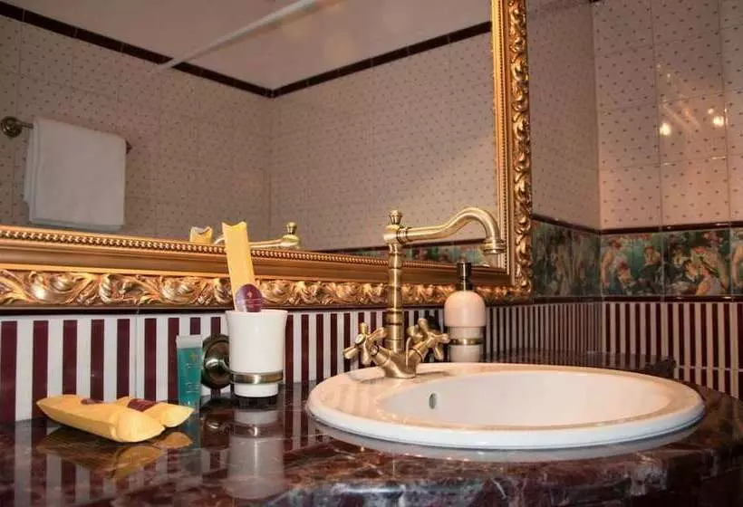 Standard-huone, Royal City
