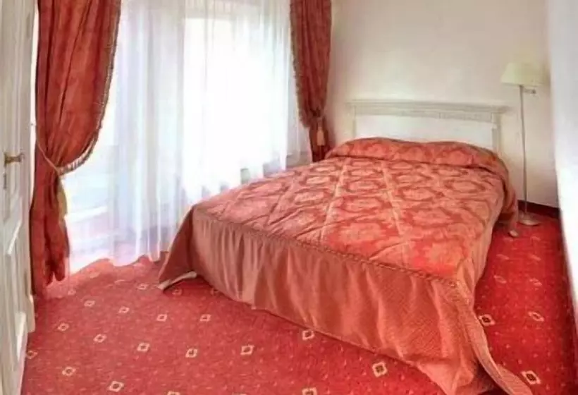 Standard-huone, Royal City