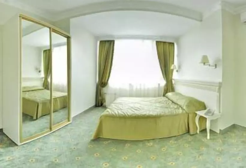 Standard-huone, Royal City